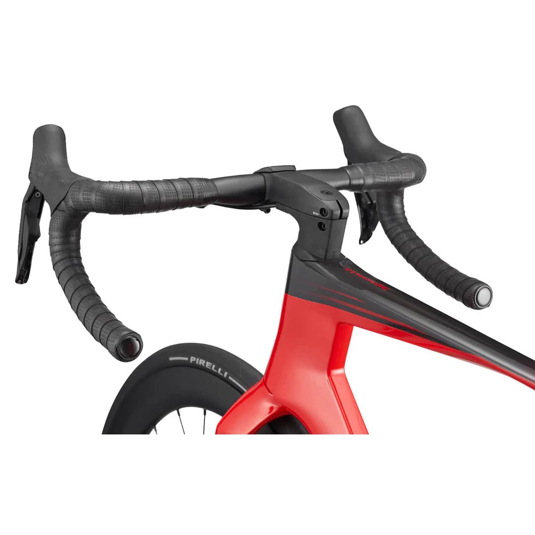 40e1ca094164aa87a826561f95579196d36b8e11_bmc_teammachine_r_01_five_red_9.jpg