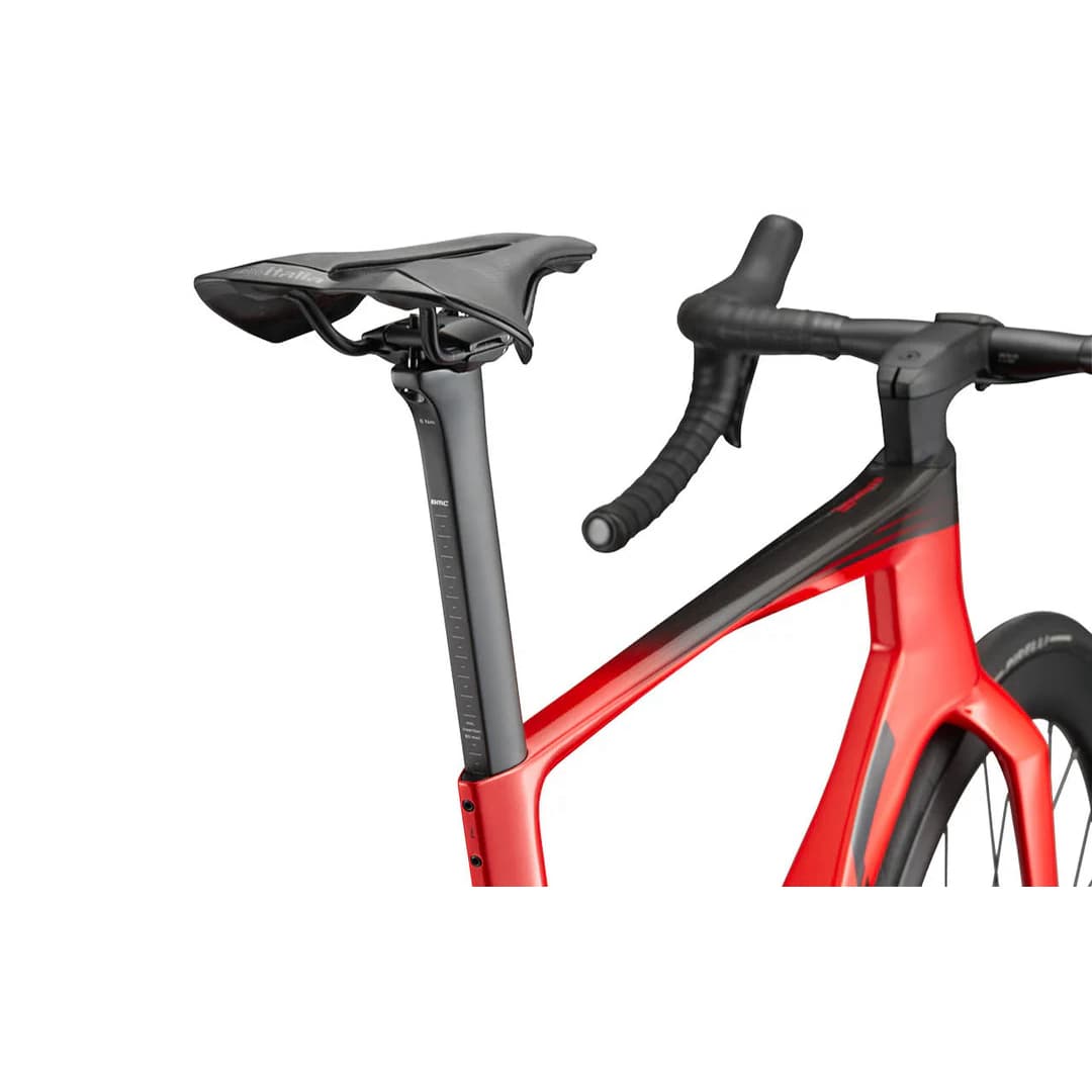 7381dac73abc30569010c19425c1aaba2d9a11ca_bmc_teammachine_r_01_five_red_6.jpg